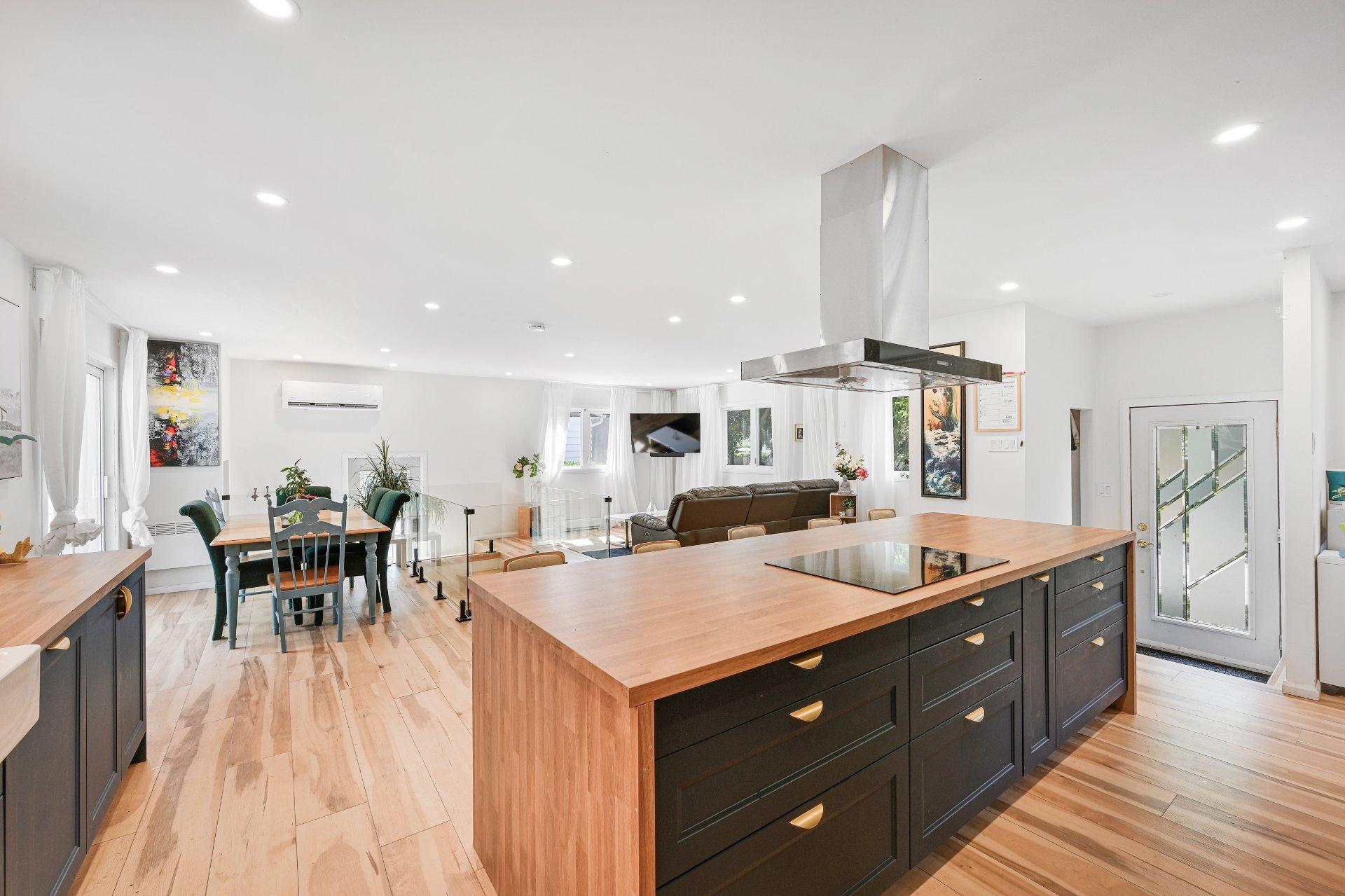 









885


Rue des Paysans

,
Sainte-Julie,




QC
J3E1K7

