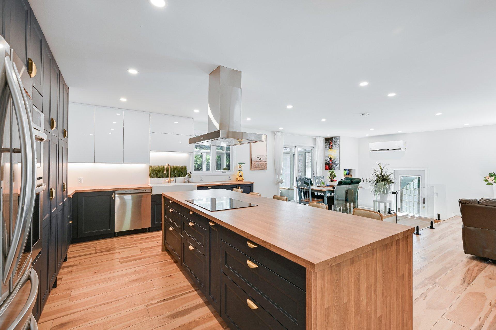 









885


Rue des Paysans

,
Sainte-Julie,




QC
J3E1K7

