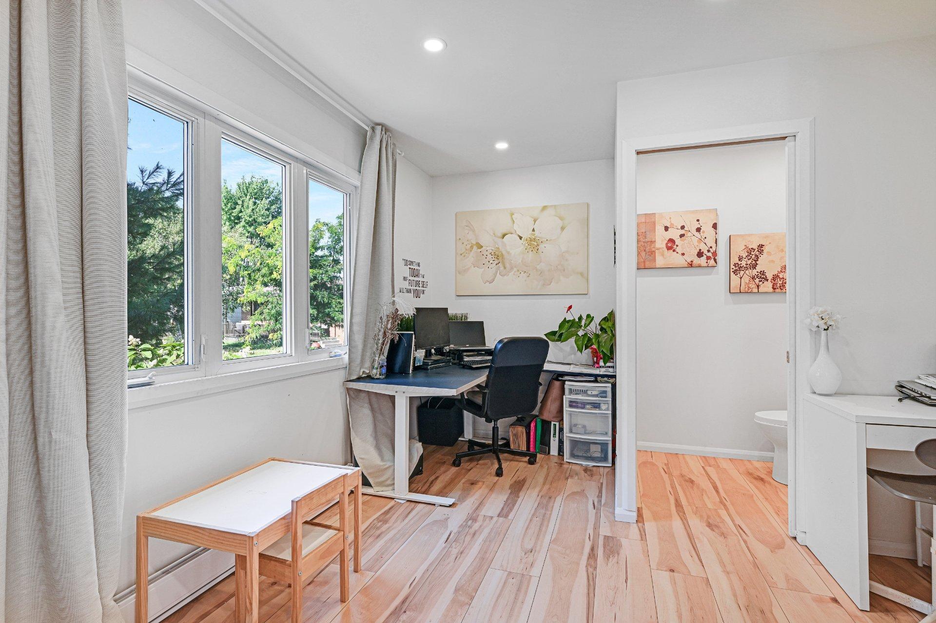 









885


Rue des Paysans

,
Sainte-Julie,




QC
J3E1K7

