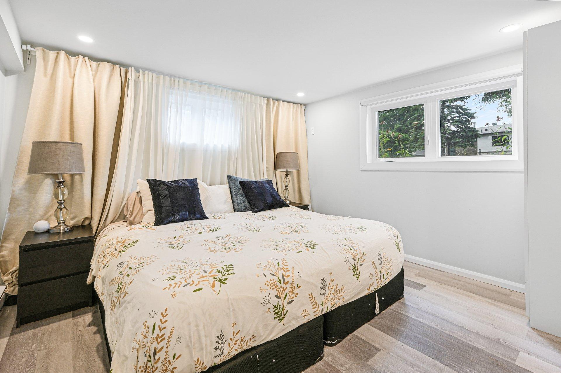 









885


Rue des Paysans

,
Sainte-Julie,




QC
J3E1K7

