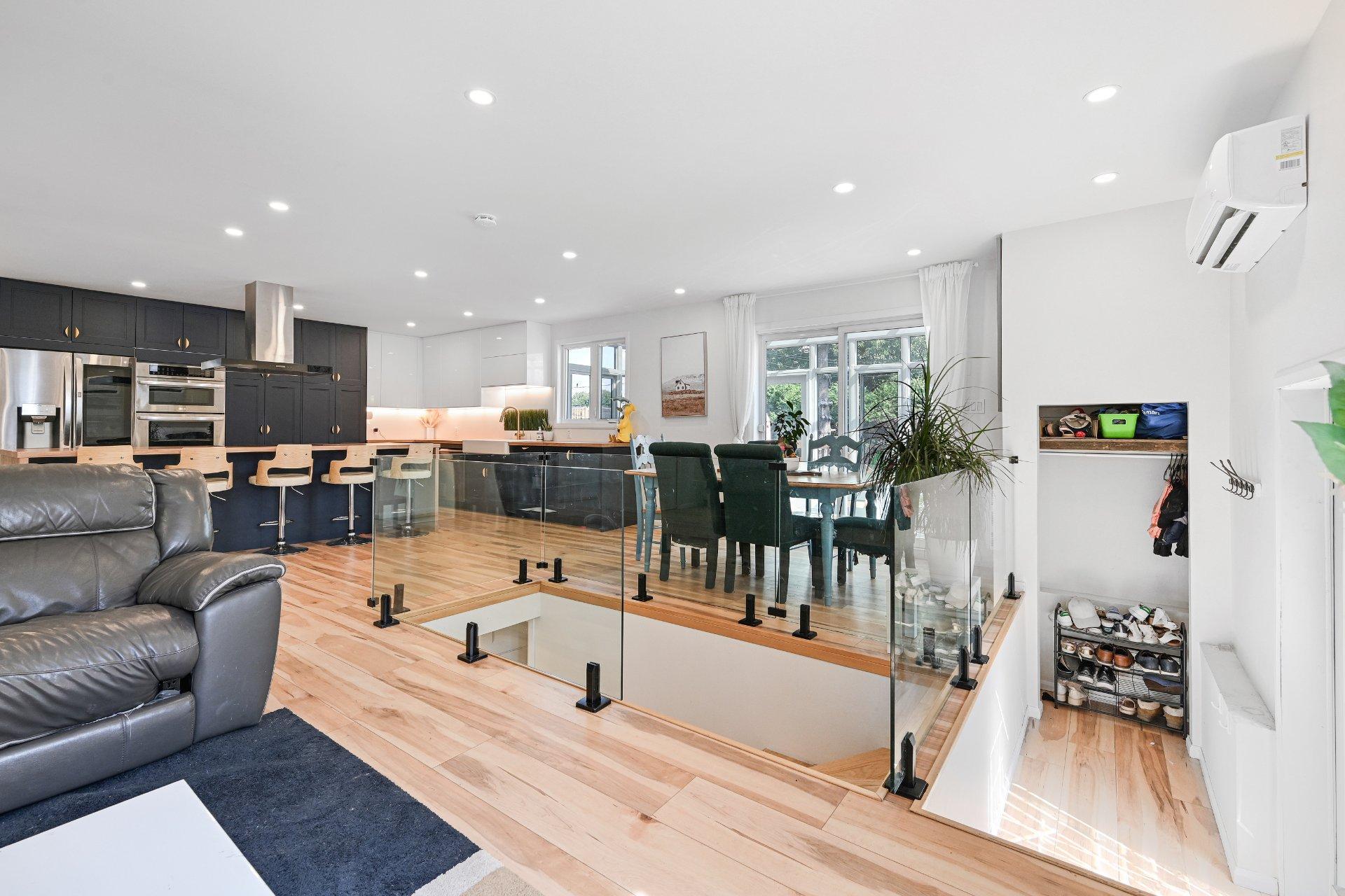 









885


Rue des Paysans

,
Sainte-Julie,




QC
J3E1K7

