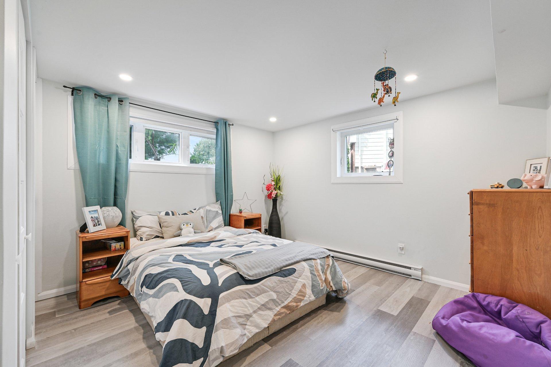 









885


Rue des Paysans

,
Sainte-Julie,




QC
J3E1K7

