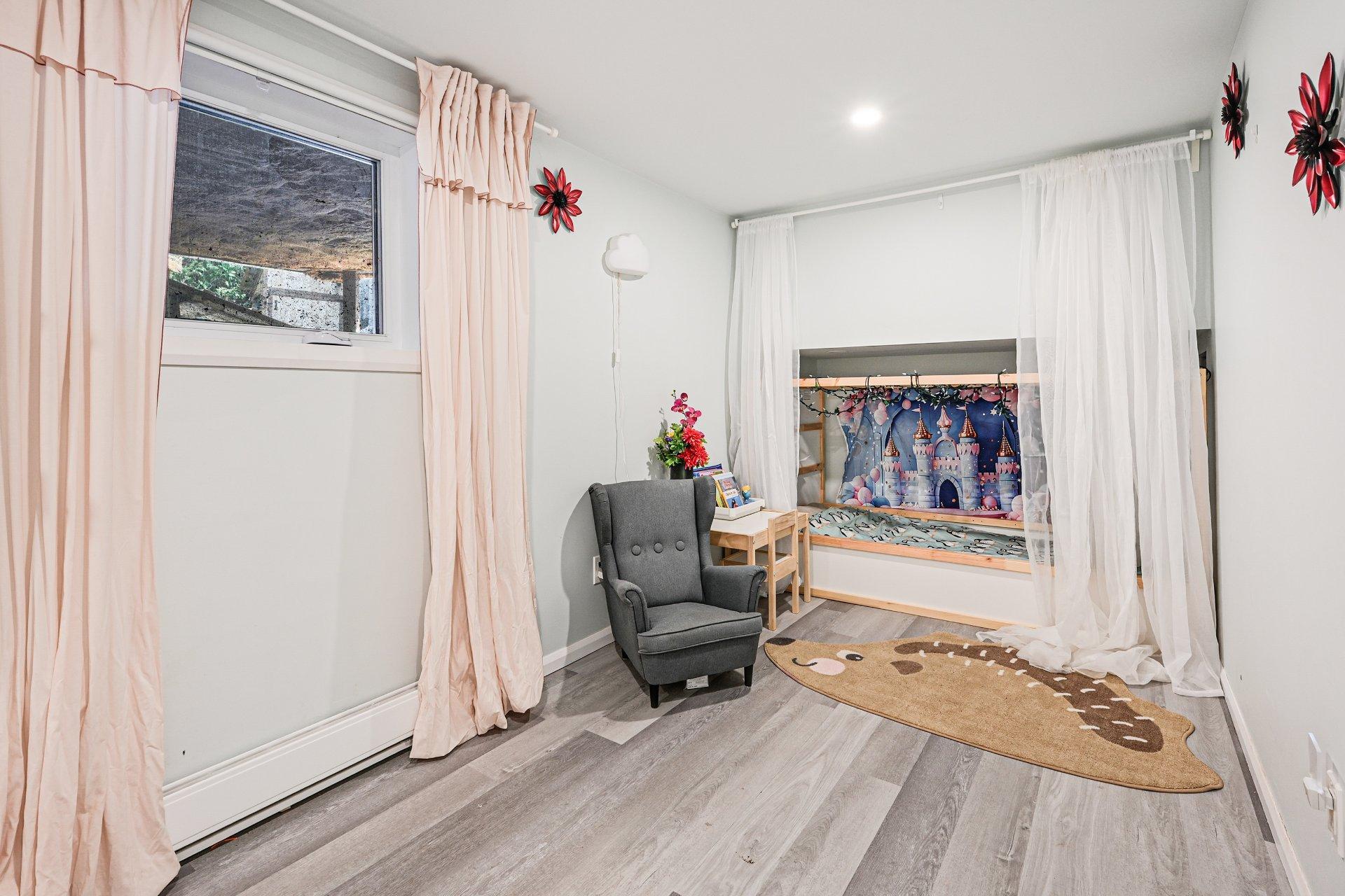 









885


Rue des Paysans

,
Sainte-Julie,




QC
J3E1K7

