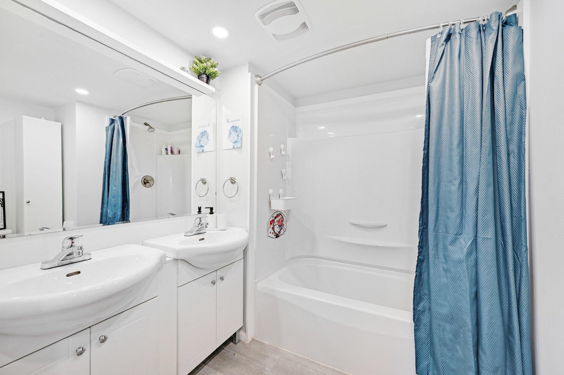 









885


Rue des Paysans

,
Sainte-Julie,




QC
J3E1K7

