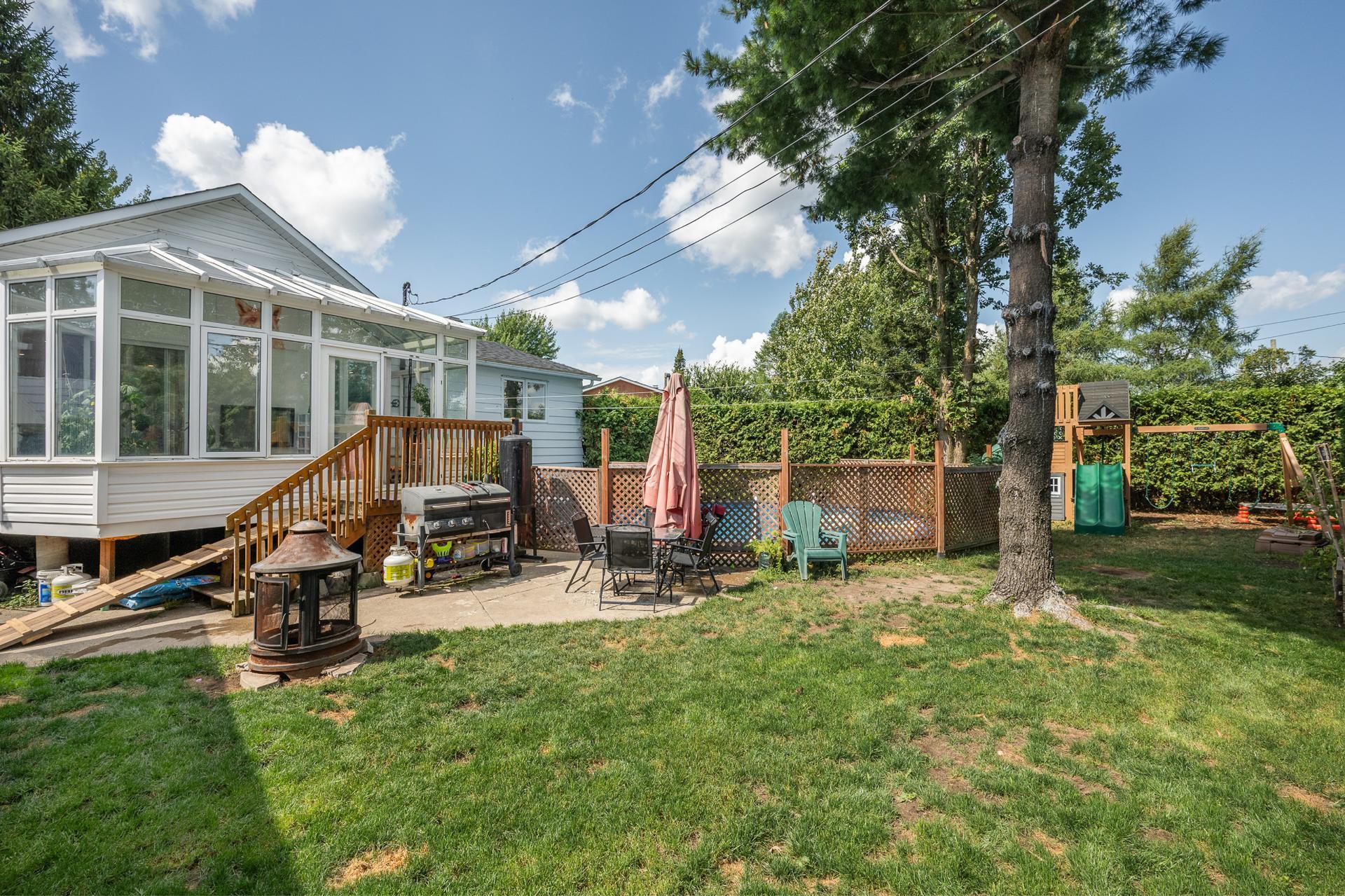 









885


Rue des Paysans

,
Sainte-Julie,




QC
J3E1K7

