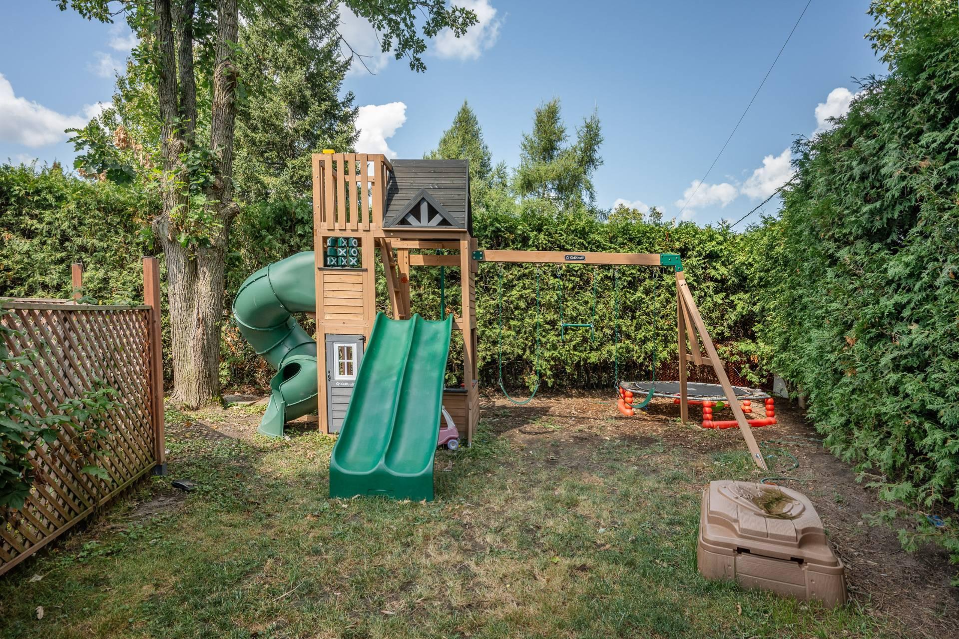 









885


Rue des Paysans

,
Sainte-Julie,




QC
J3E1K7

