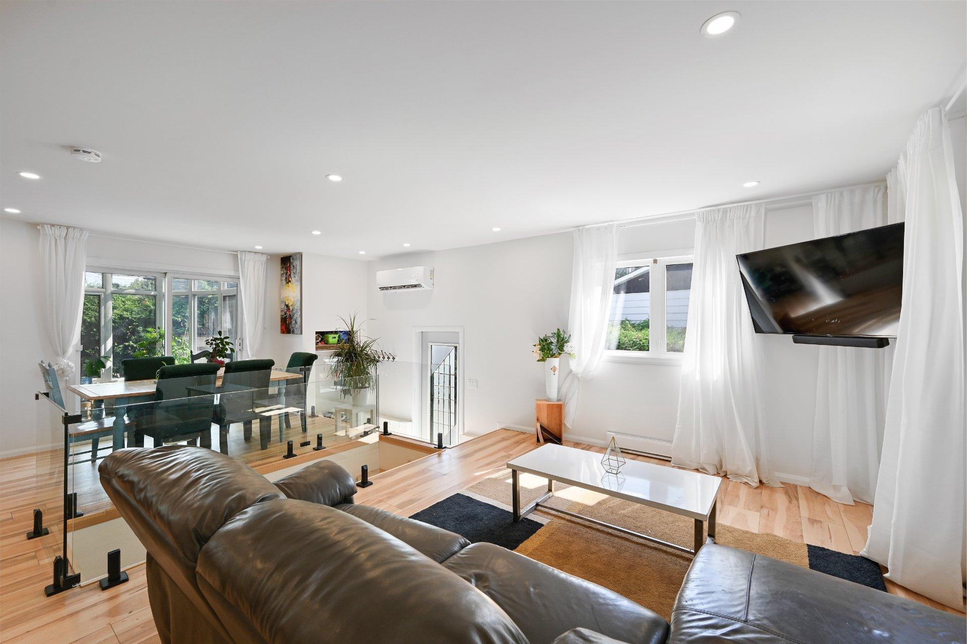 









885


Rue des Paysans

,
Sainte-Julie,




QC
J3E1K7

