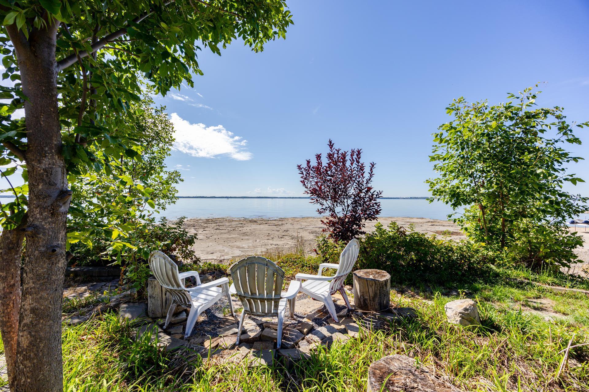 









104


Ch. du Vieux-Moulin

,
Notre-Dame-de-l'Île-Perrot,




QC
J7W3M2

