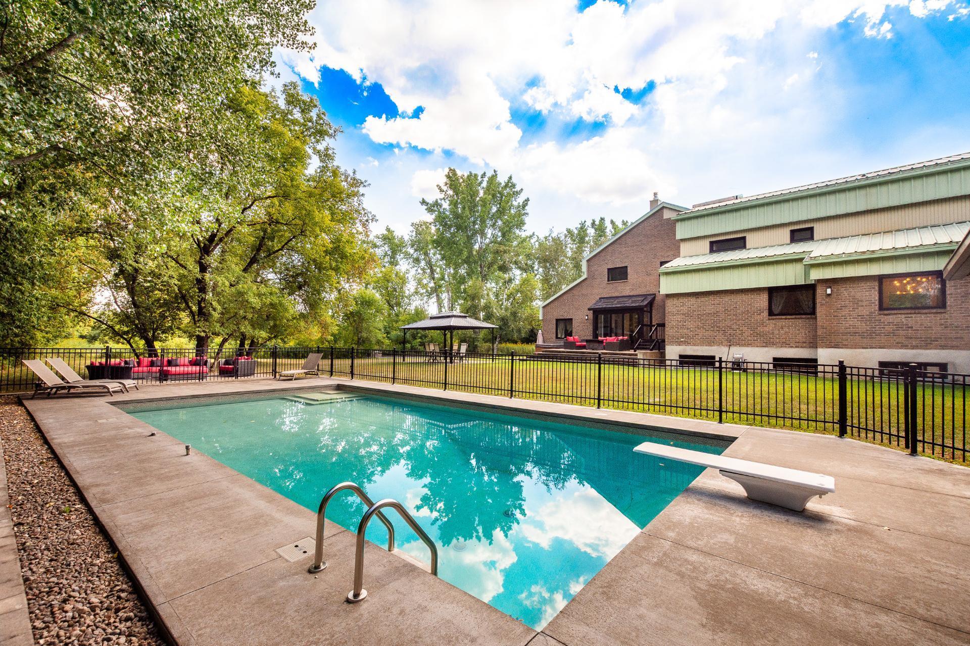 









2200


Rue Gardenvale

,
Saint-Bruno-de-Montarville,




QC
J3V2X1

