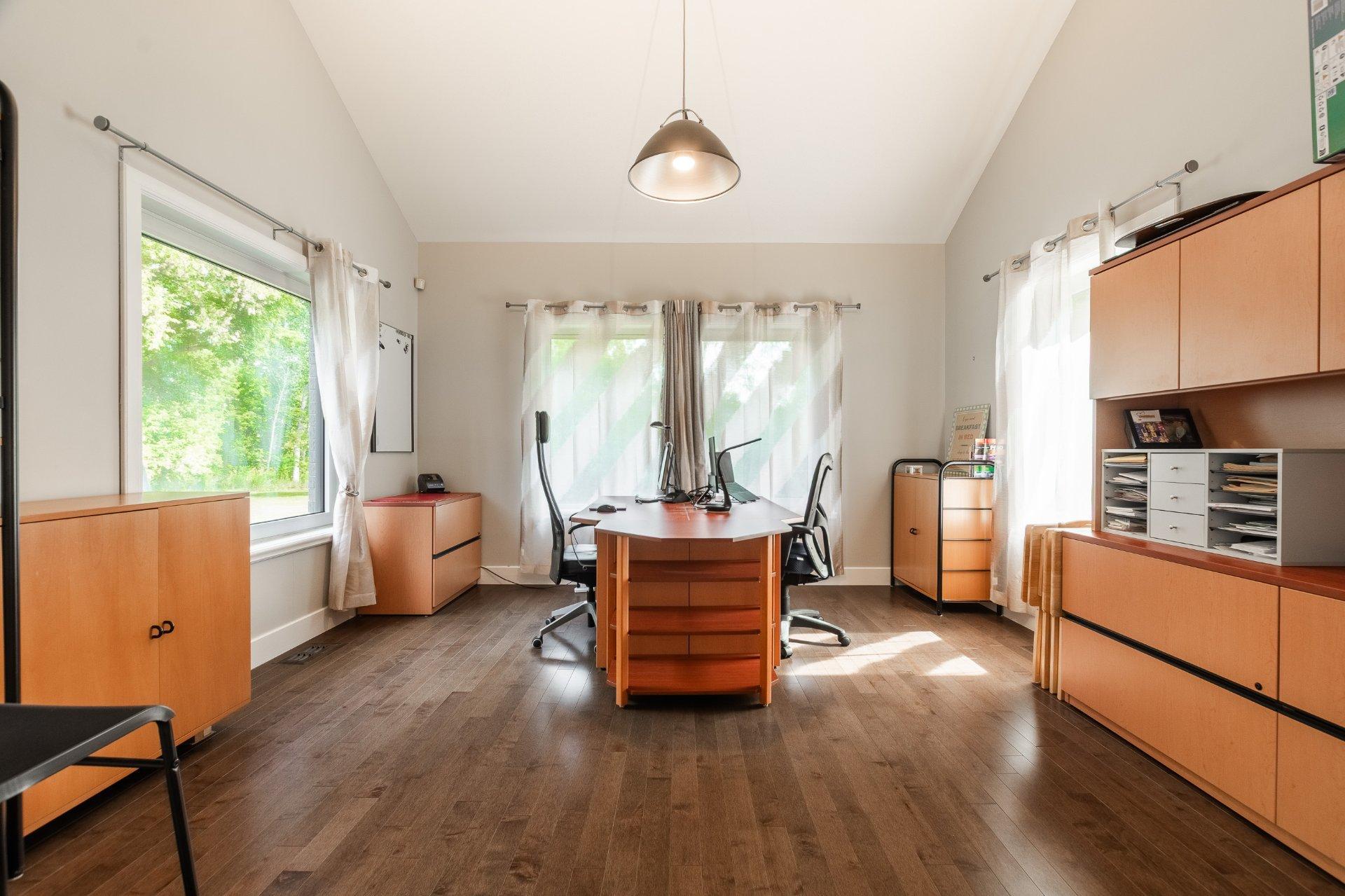 









2200


Rue Gardenvale

,
Saint-Bruno-de-Montarville,




QC
J3V2X1

