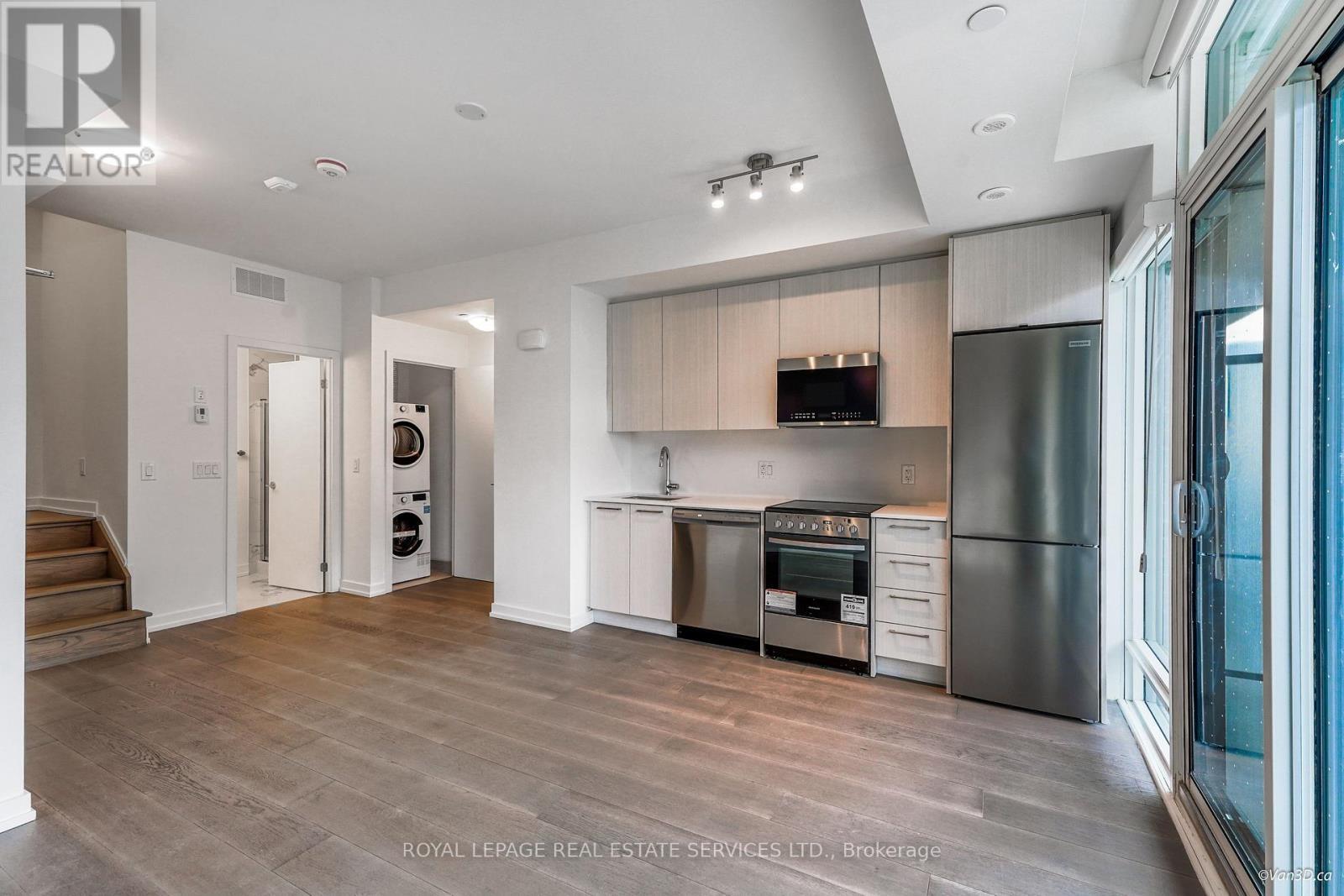 












6 - 861 SHEPPARD AVENUE W

,
Toronto,




Ontario
M3H0E9

