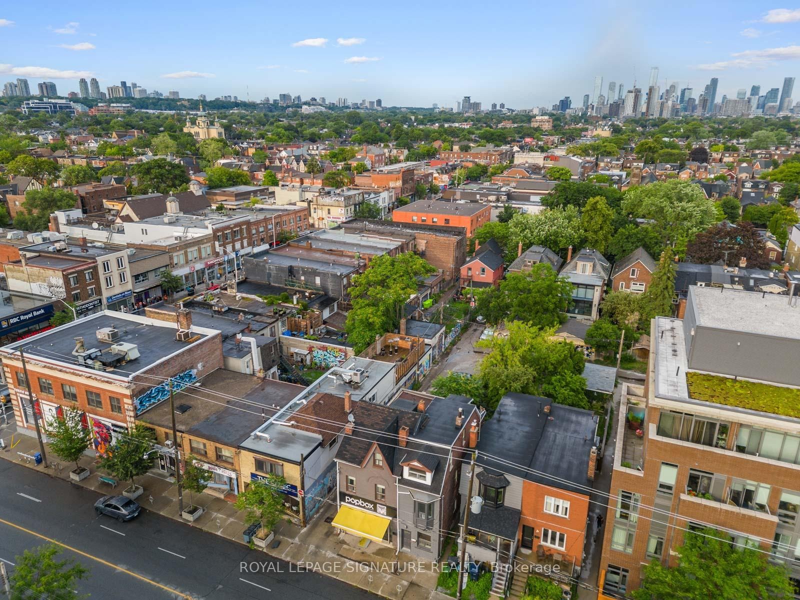 









725


Dovercourt

Road,
Toronto,




ON
M6H 2W7

