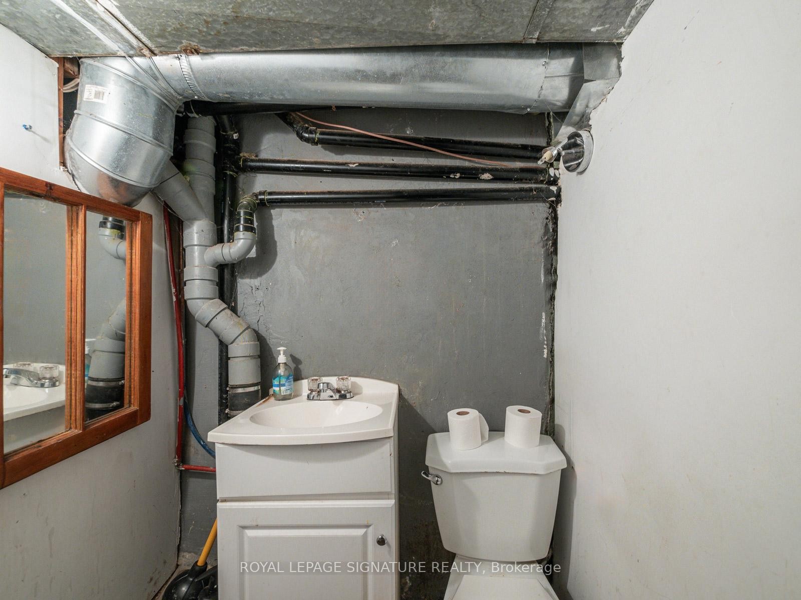 









725


Dovercourt

Road,
Toronto,




ON
M6H 2W7

