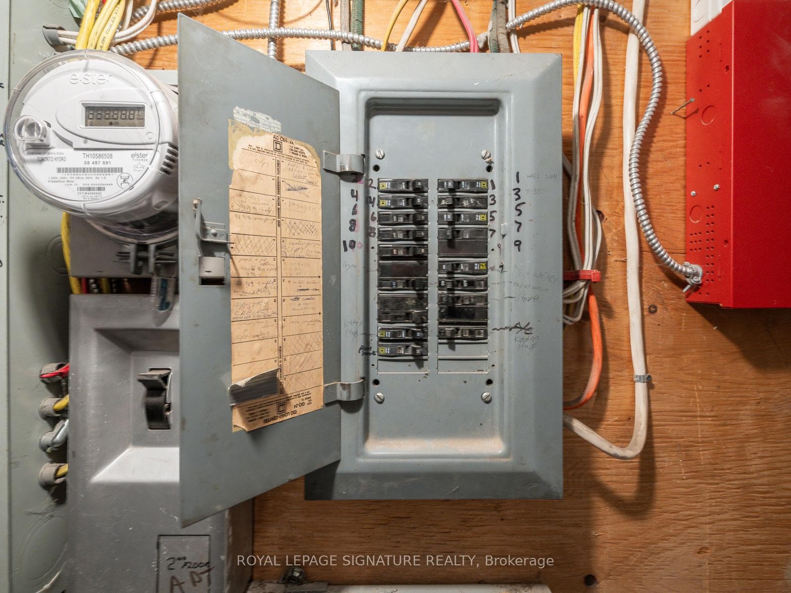 









725


Dovercourt

Road,
Toronto,




ON
M6H 2W7

