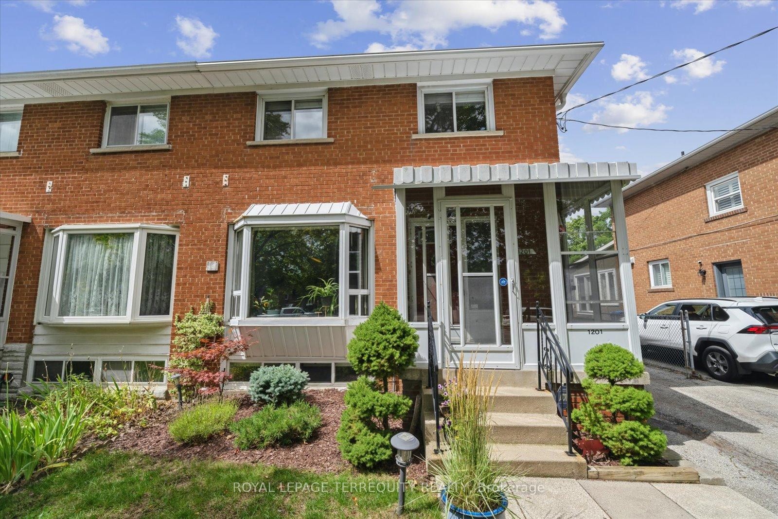 









1201


Kingsholm

Drive,
Mississauga,




ON
L4Y 2H1

