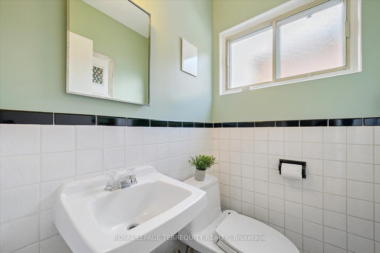 









1201


Kingsholm

Drive,
Mississauga,




ON
L4Y 2H1

