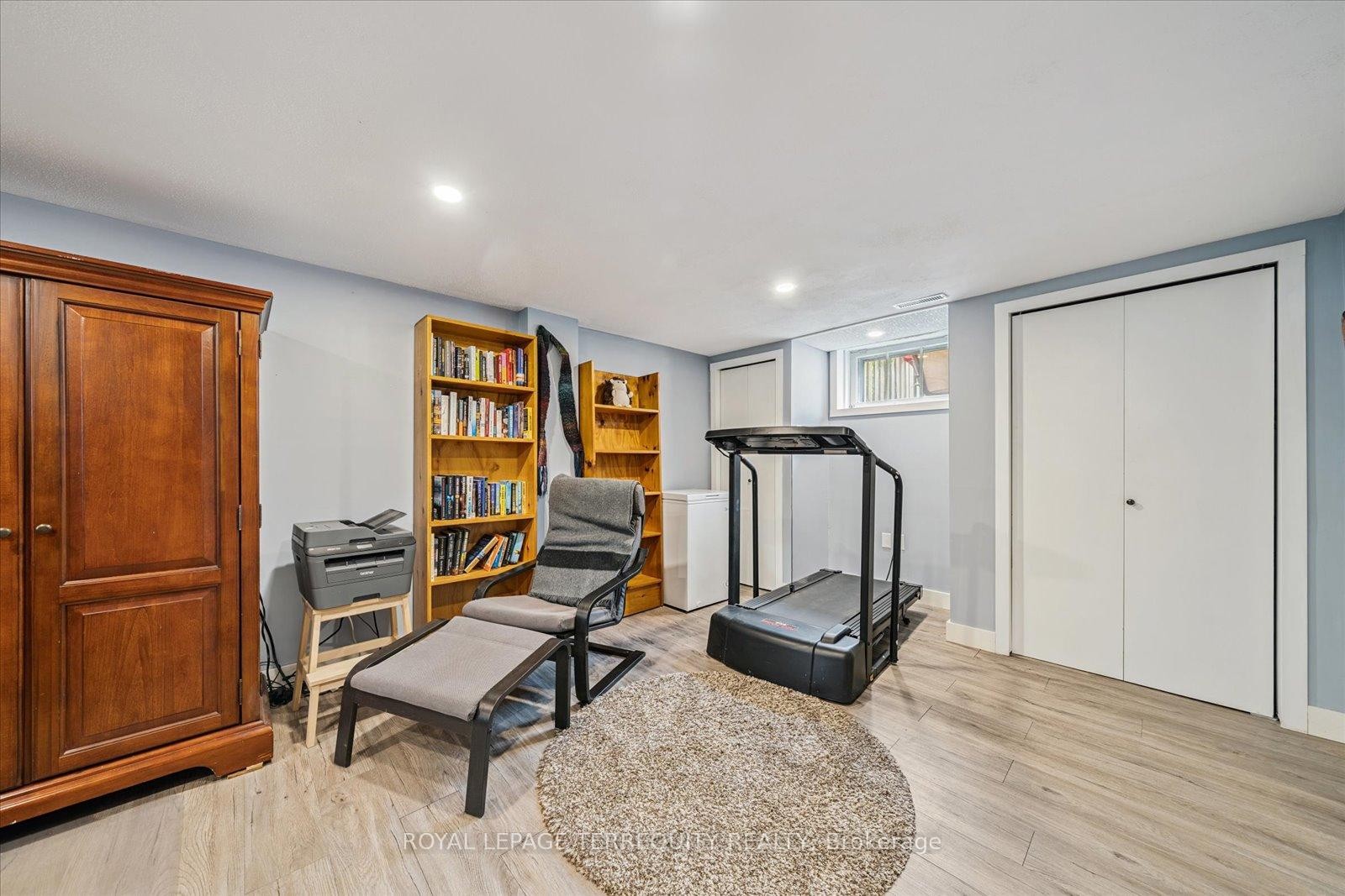 









1201


Kingsholm

Drive,
Mississauga,




ON
L4Y 2H1

