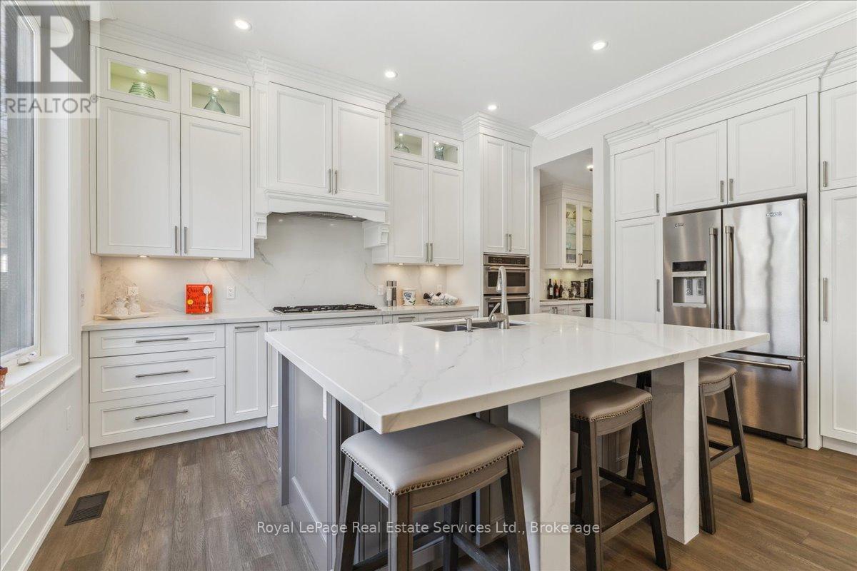 












1211 PINEGROVE ROAD

,
Oakville (WO West),




Ontario
L6L2W8

