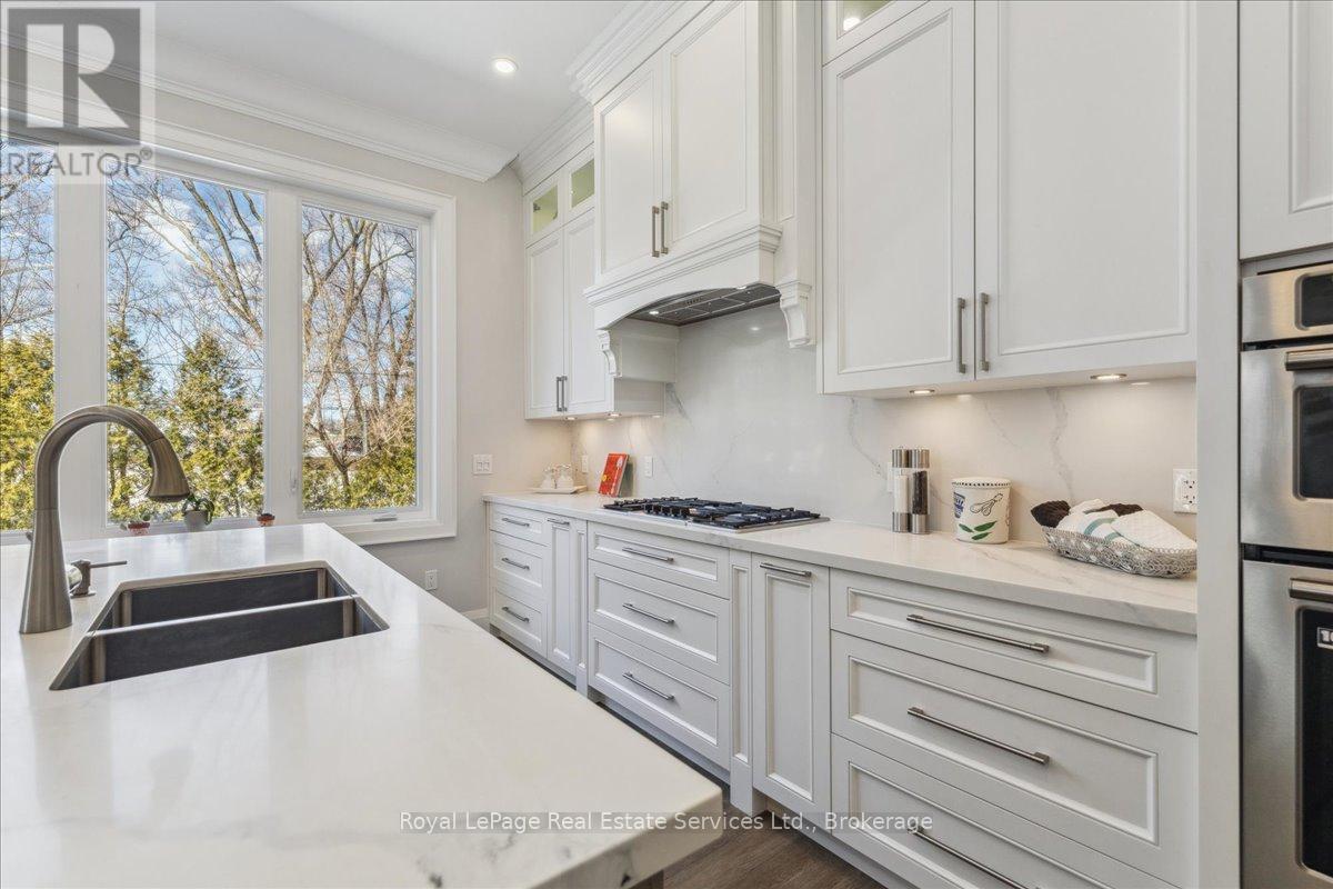 












1211 PINEGROVE ROAD

,
Oakville (WO West),




Ontario
L6L2W8


