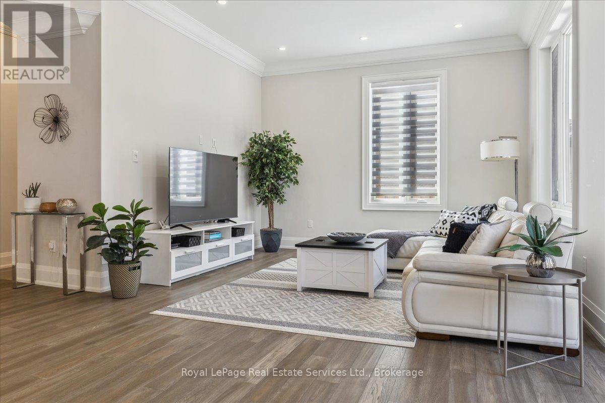 












1211 PINEGROVE ROAD

,
Oakville (WO West),




Ontario
L6L2W8

