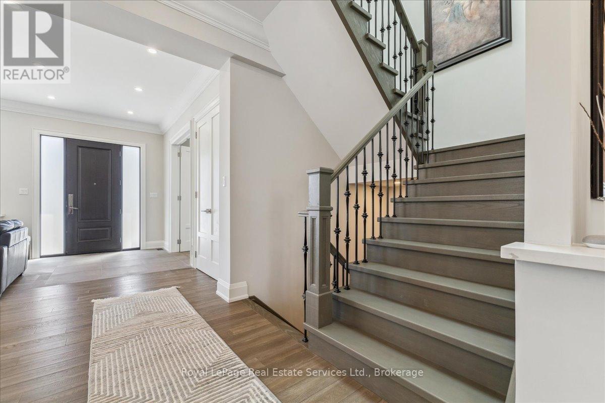 












1211 PINEGROVE ROAD

,
Oakville (WO West),




Ontario
L6L2W8

