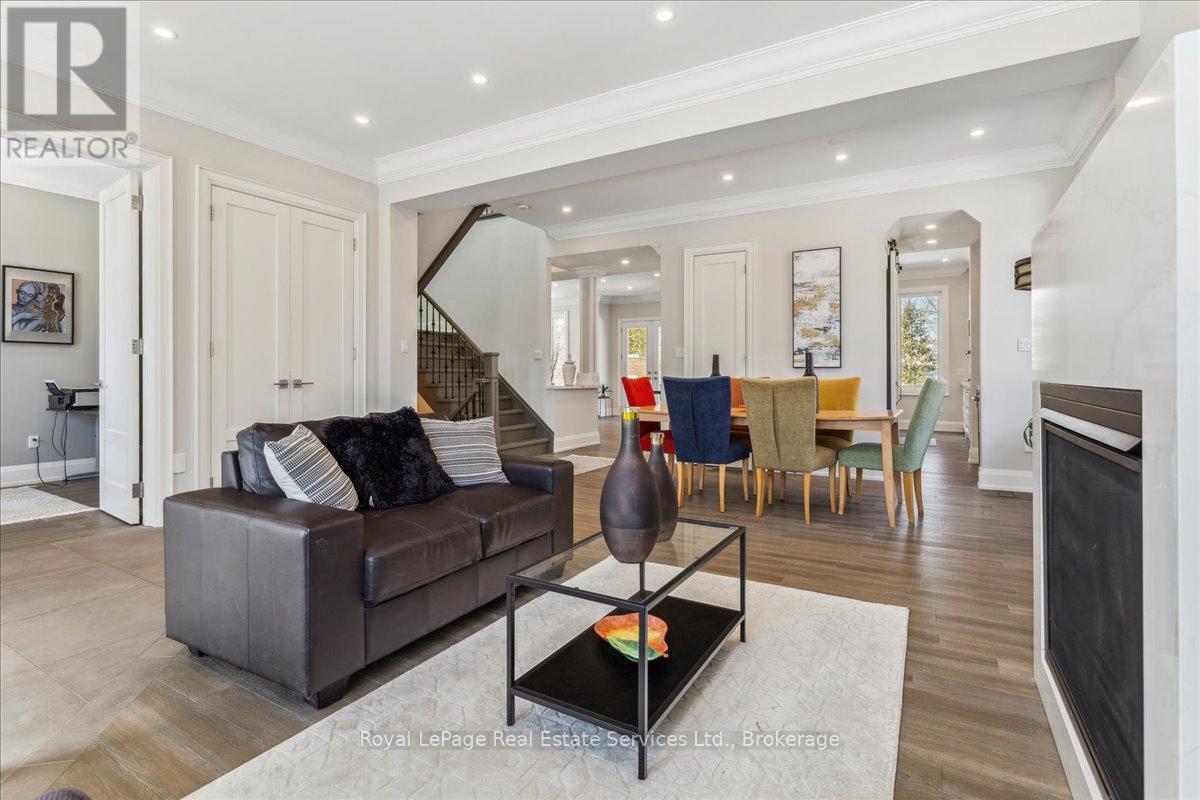 












1211 PINEGROVE ROAD

,
Oakville (WO West),




Ontario
L6L2W8

