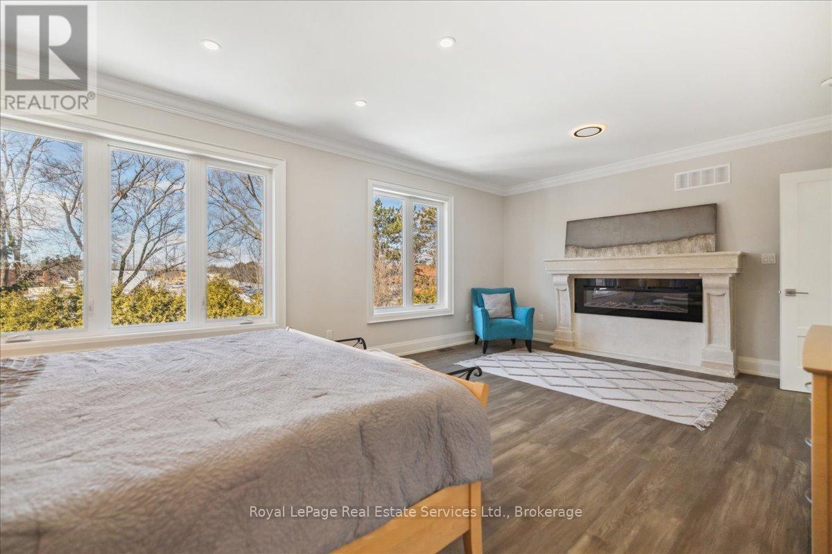 












1211 PINEGROVE ROAD

,
Oakville (WO West),




Ontario
L6L2W8

