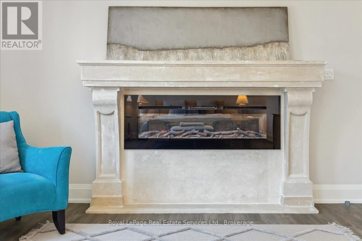 












1211 PINEGROVE ROAD

,
Oakville (WO West),




Ontario
L6L2W8

