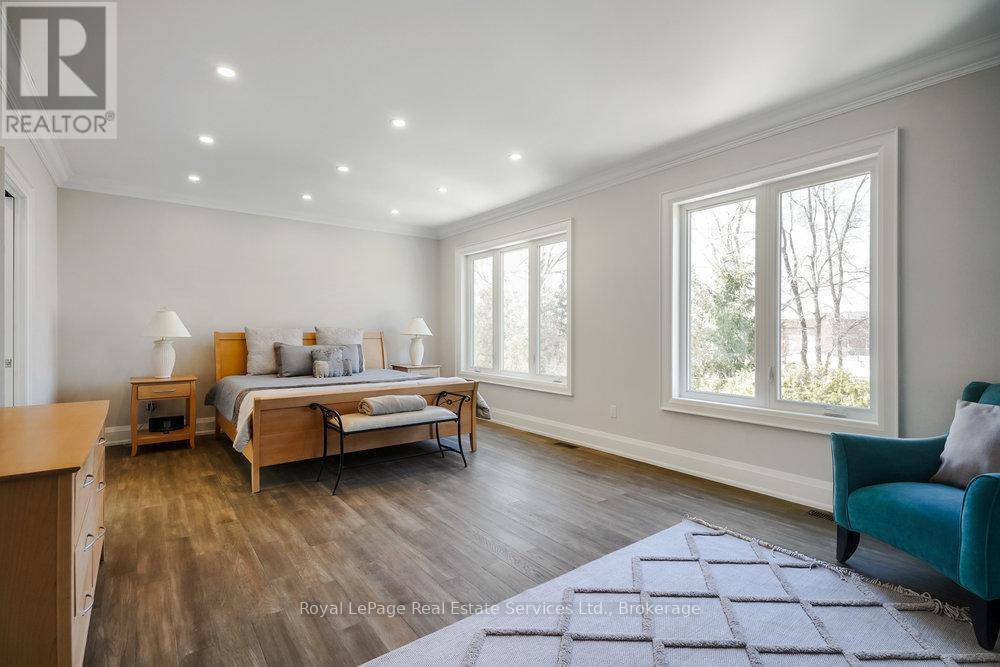 












1211 PINEGROVE ROAD

,
Oakville (WO West),




Ontario
L6L2W8

