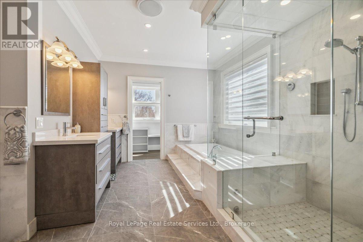 












1211 PINEGROVE ROAD

,
Oakville (WO West),




Ontario
L6L2W8

