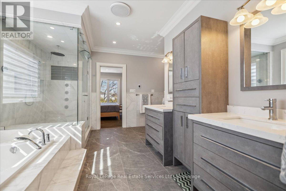 












1211 PINEGROVE ROAD

,
Oakville (WO West),




Ontario
L6L2W8

