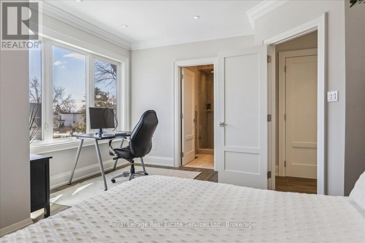 












1211 PINEGROVE ROAD

,
Oakville (WO West),




Ontario
L6L2W8

