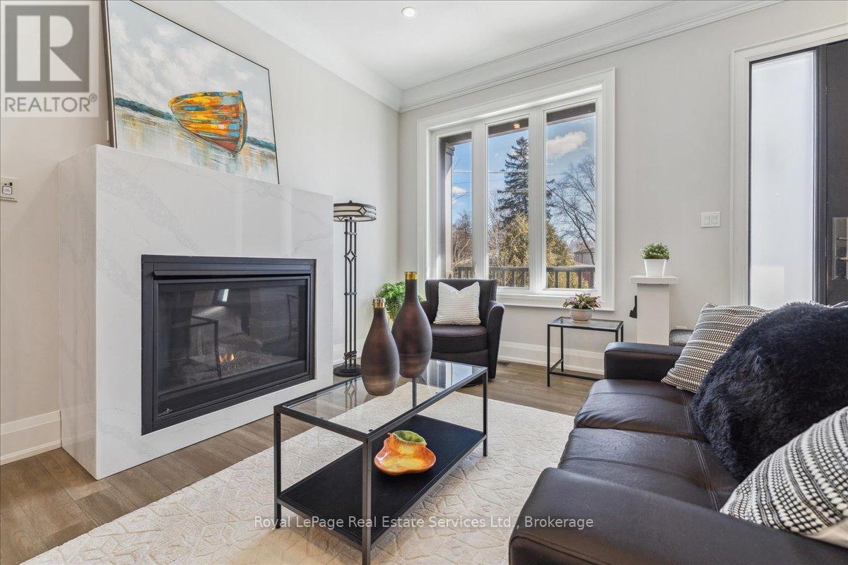 












1211 PINEGROVE ROAD

,
Oakville (WO West),




Ontario
L6L2W8

