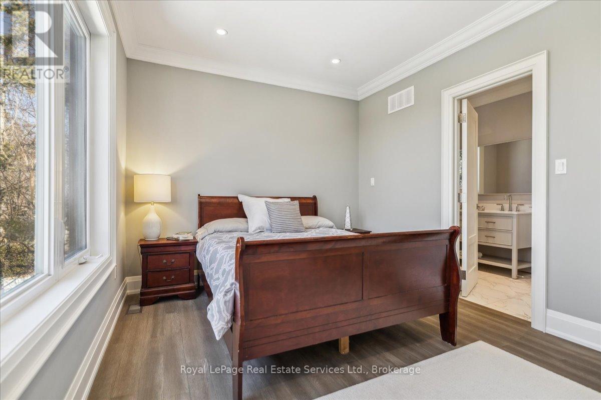 












1211 PINEGROVE ROAD

,
Oakville (WO West),




Ontario
L6L2W8

