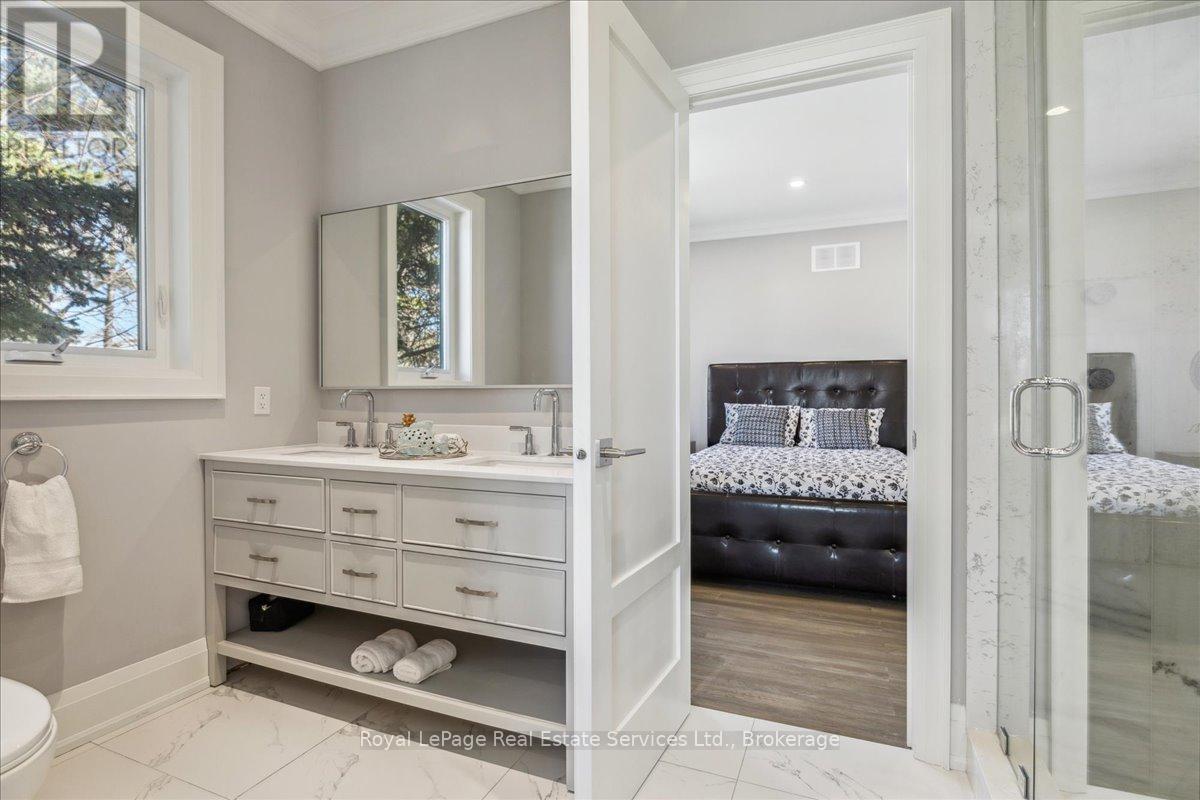 












1211 PINEGROVE ROAD

,
Oakville (WO West),




Ontario
L6L2W8

