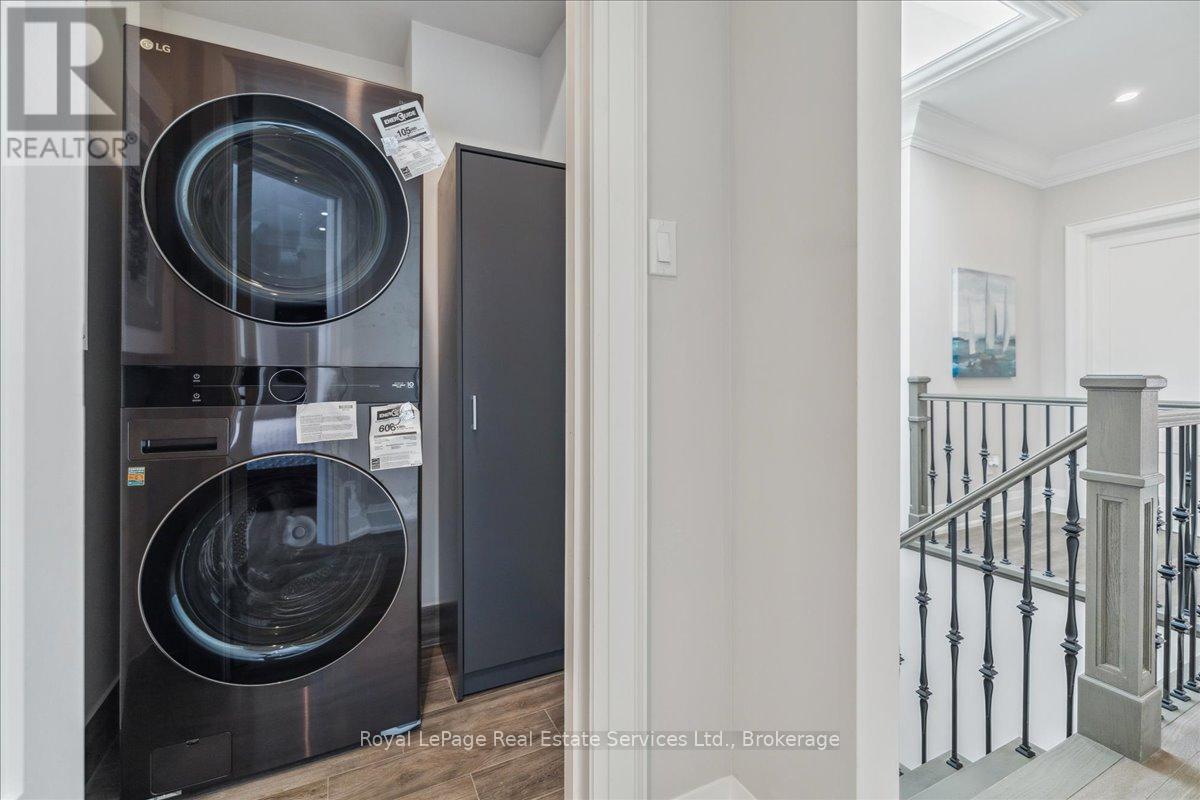 












1211 PINEGROVE ROAD

,
Oakville (WO West),




Ontario
L6L2W8

