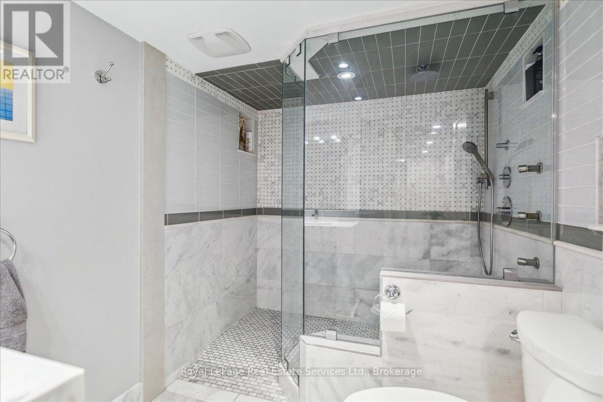 












1211 PINEGROVE ROAD

,
Oakville (WO West),




Ontario
L6L2W8

