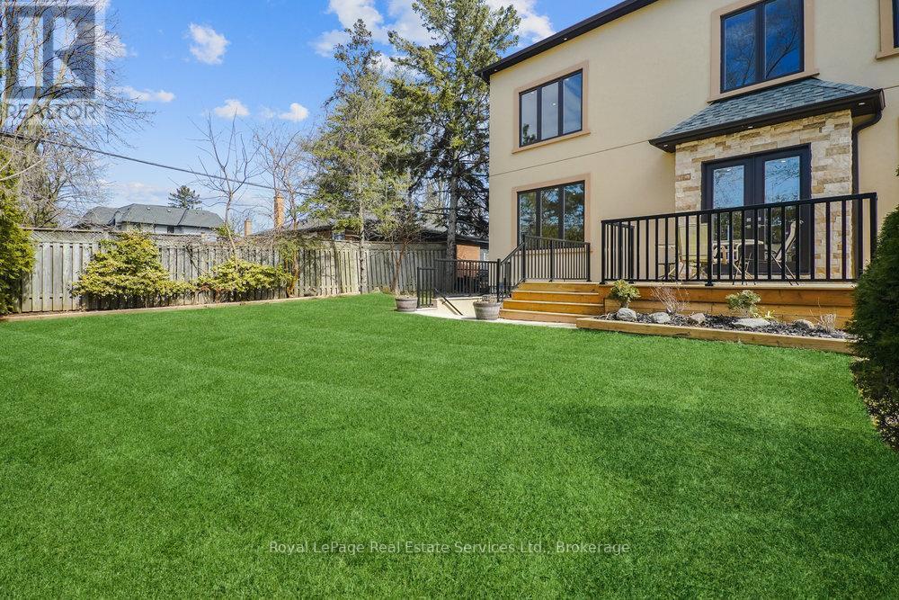 












1211 PINEGROVE ROAD

,
Oakville (WO West),




Ontario
L6L2W8

