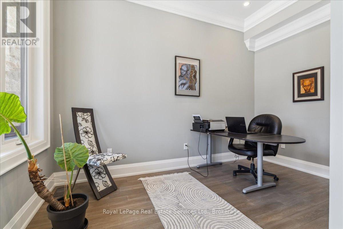 












1211 PINEGROVE ROAD

,
Oakville (WO West),




Ontario
L6L2W8

