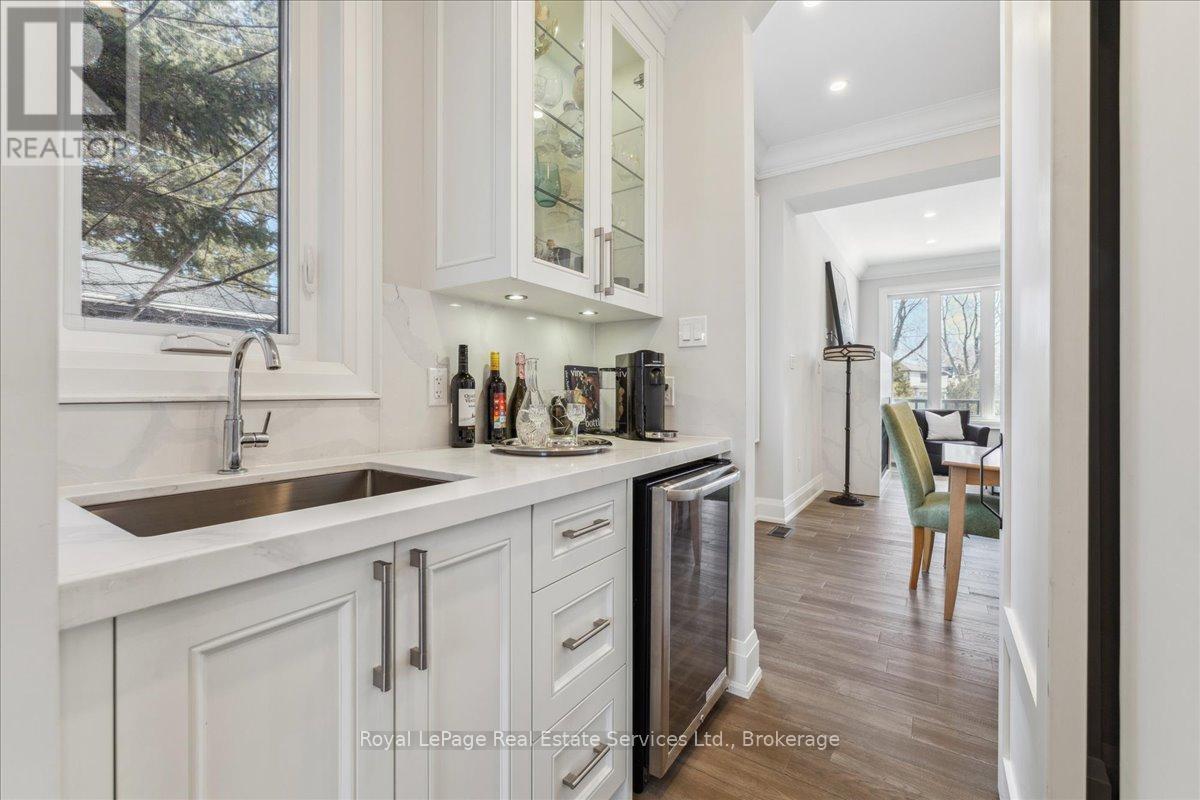 












1211 PINEGROVE ROAD

,
Oakville (WO West),




Ontario
L6L2W8

