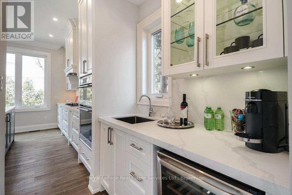 












1211 PINEGROVE ROAD

,
Oakville (WO West),




Ontario
L6L2W8

