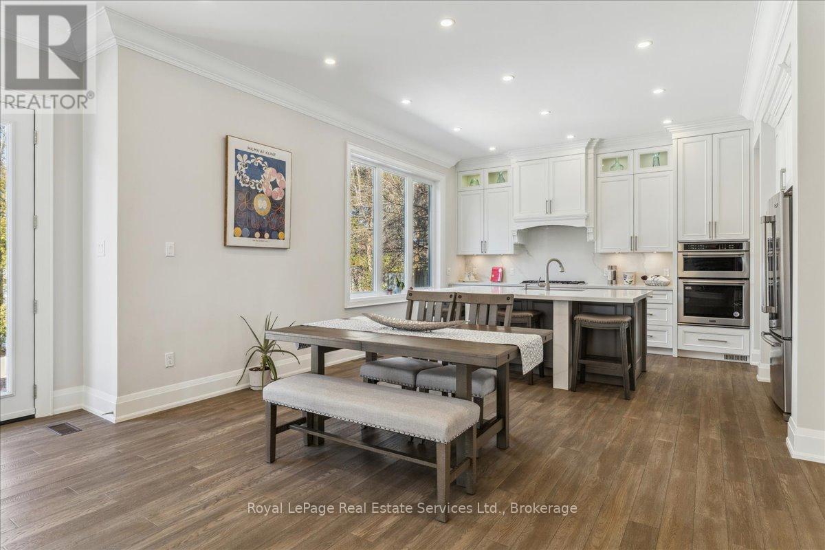 












1211 PINEGROVE ROAD

,
Oakville (WO West),




Ontario
L6L2W8

