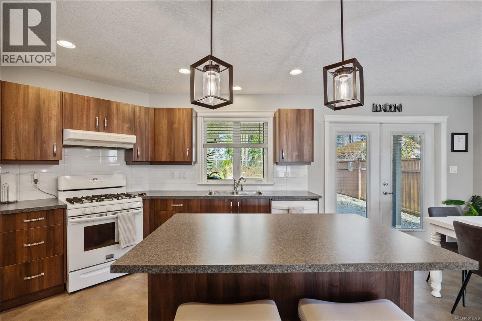 












2806 Piercy Ave

,
Courtenay,




British Columbia
V9N7E3

