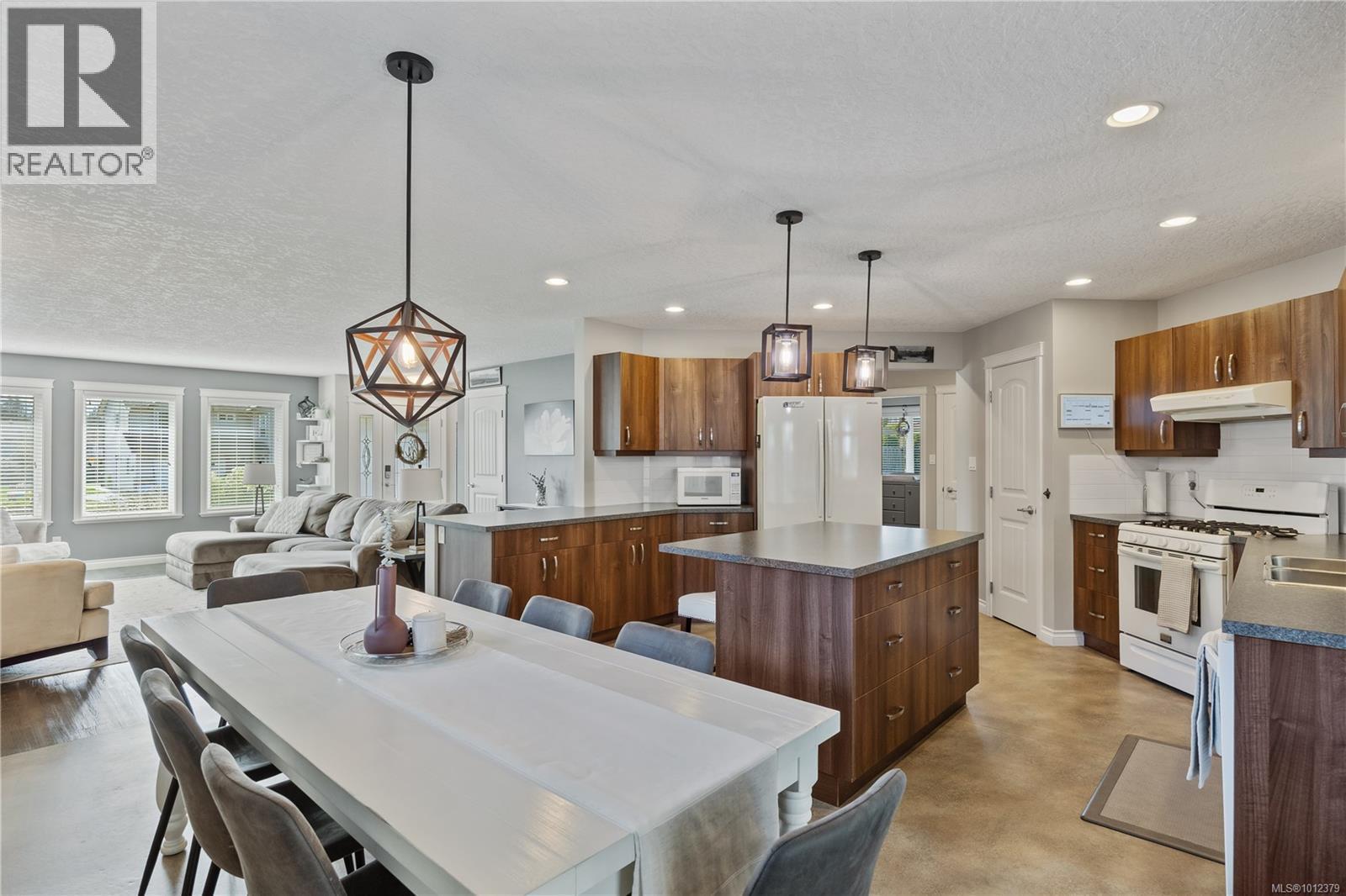 












2806 Piercy Ave

,
Courtenay,




British Columbia
V9N7E3

