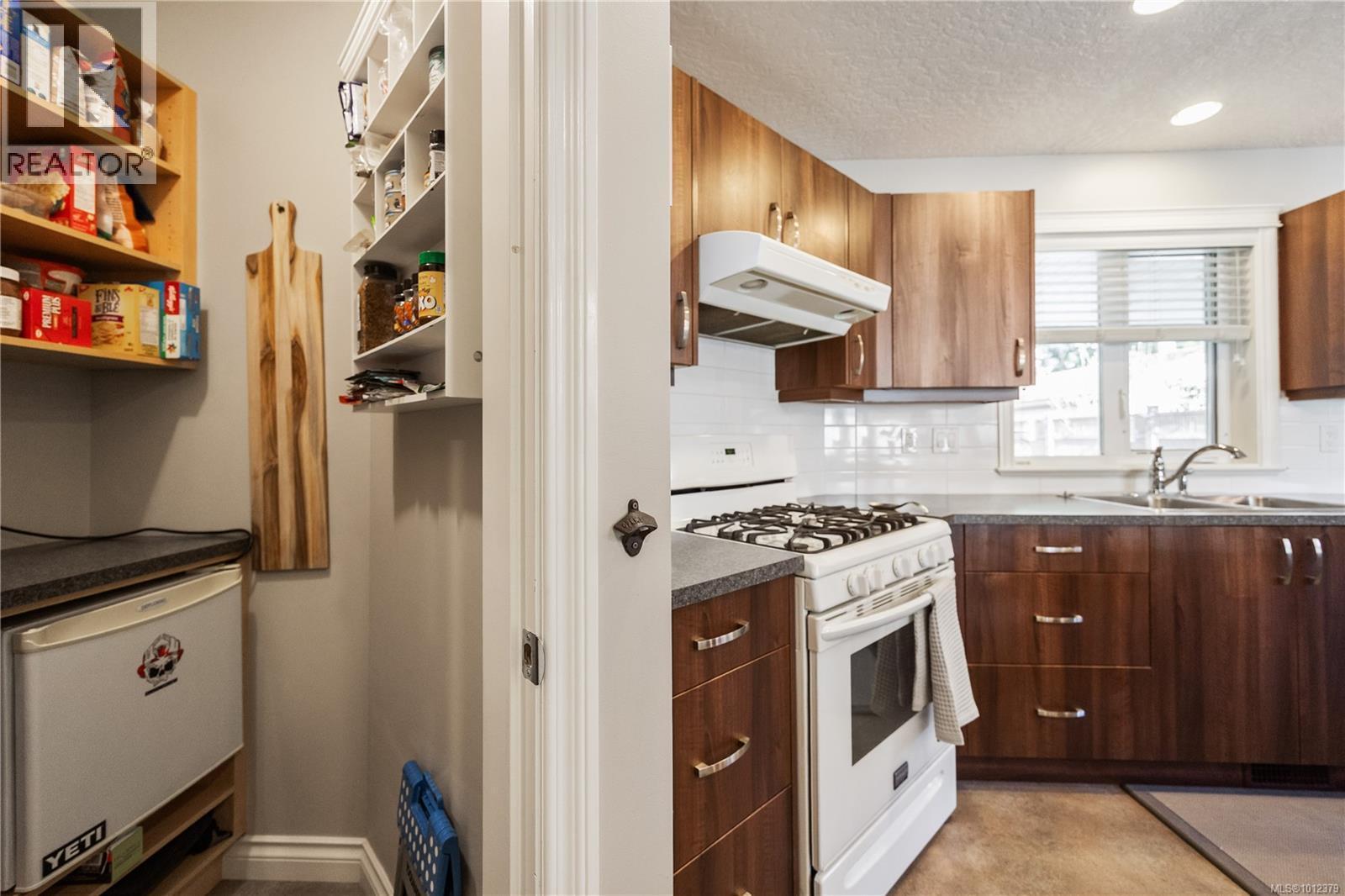 












2806 Piercy Ave

,
Courtenay,




British Columbia
V9N7E3

