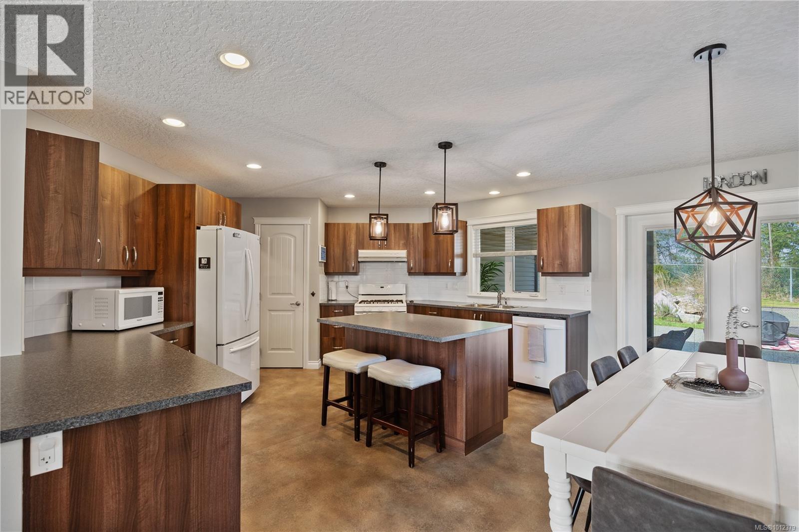 












2806 Piercy Ave

,
Courtenay,




British Columbia
V9N7E3

