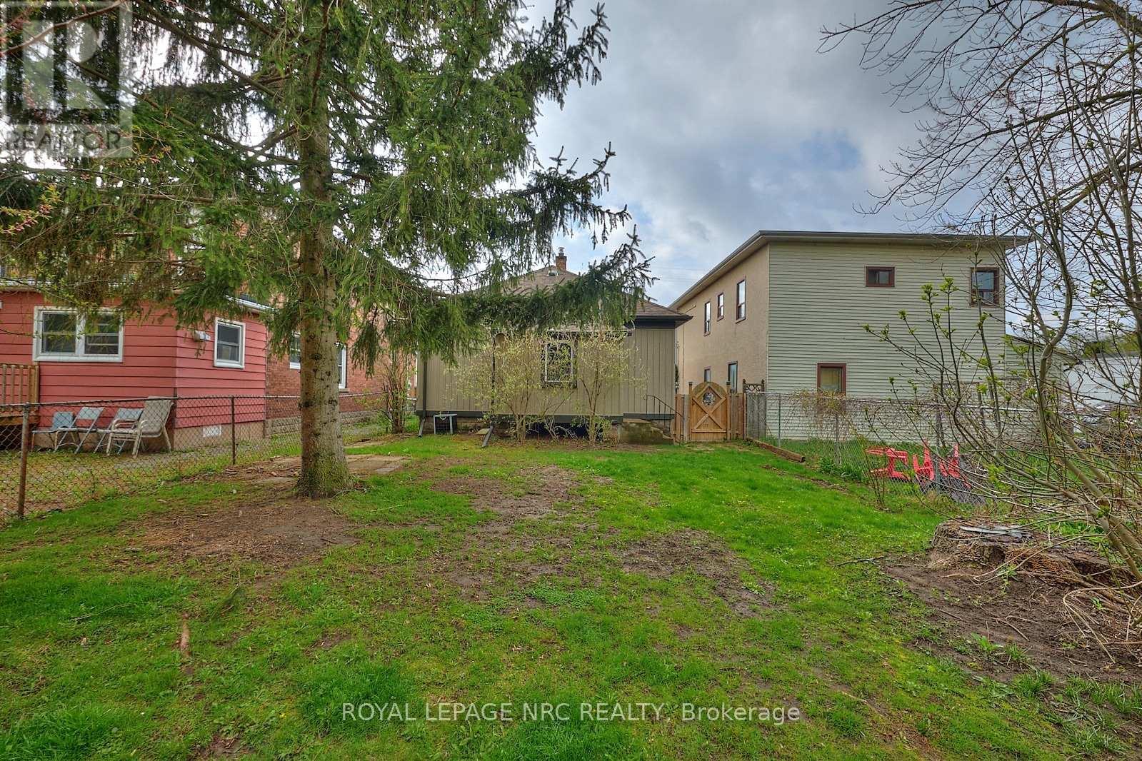 












11 BEECH STREET

,
St. Catharines (Downtown),




Ontario
L2R2B6

