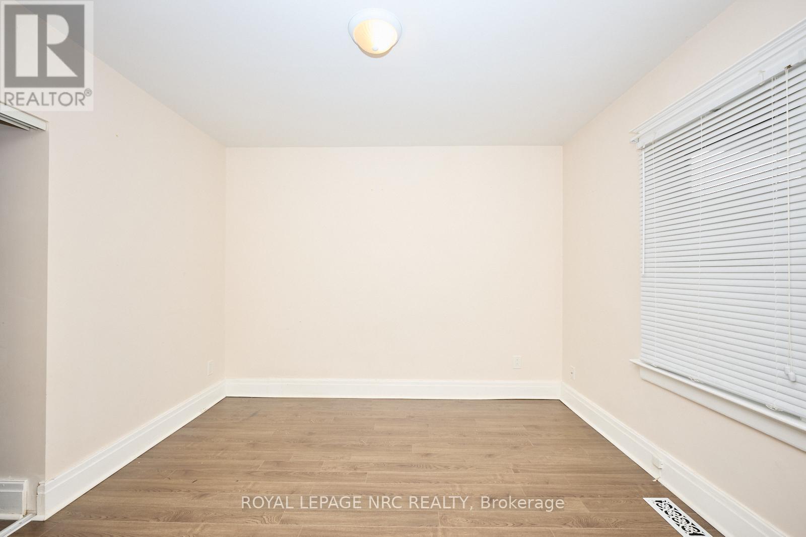 












11 BEECH STREET

,
St. Catharines (Downtown),




Ontario
L2R2B6

