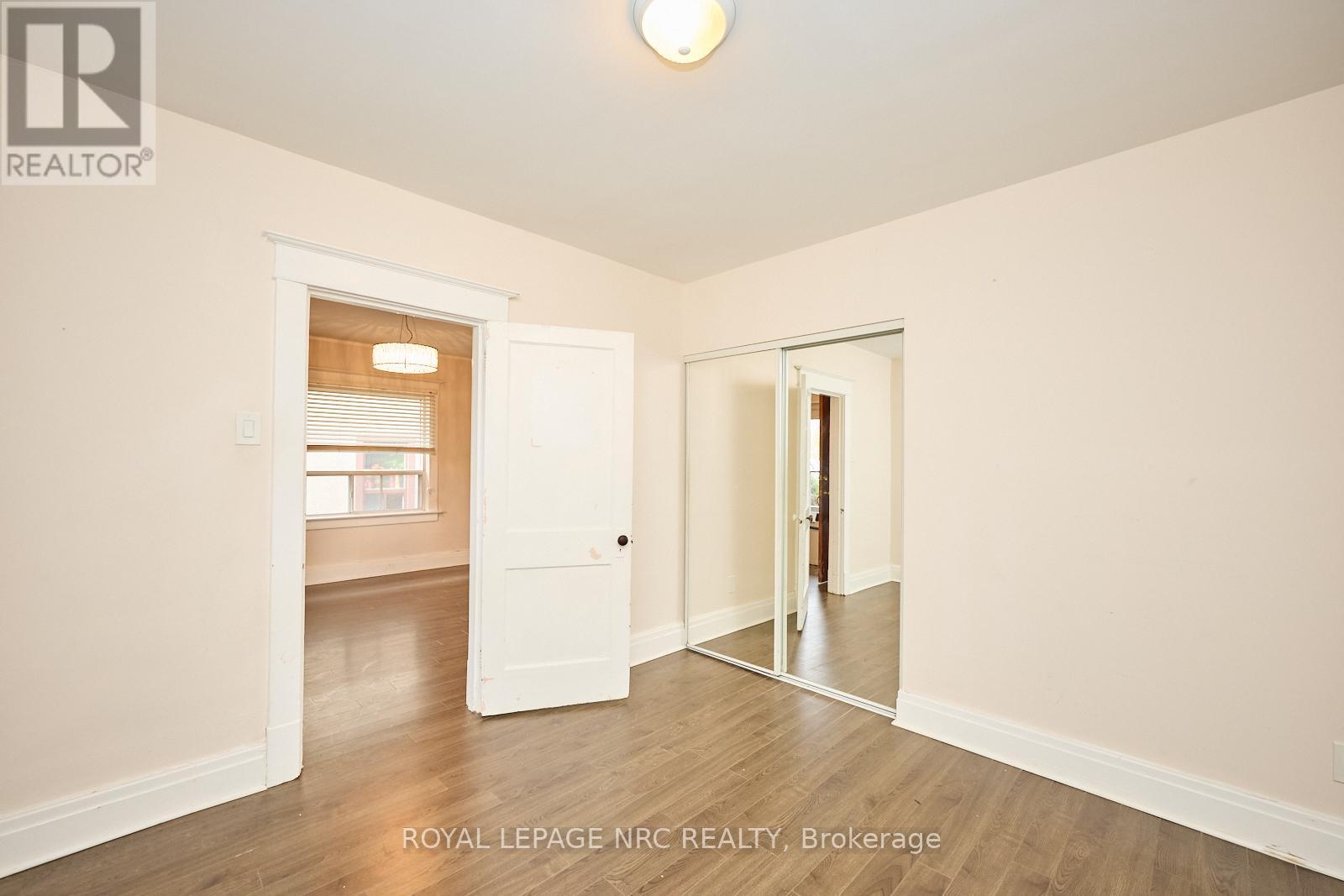 












11 BEECH STREET

,
St. Catharines (Downtown),




Ontario
L2R2B6

