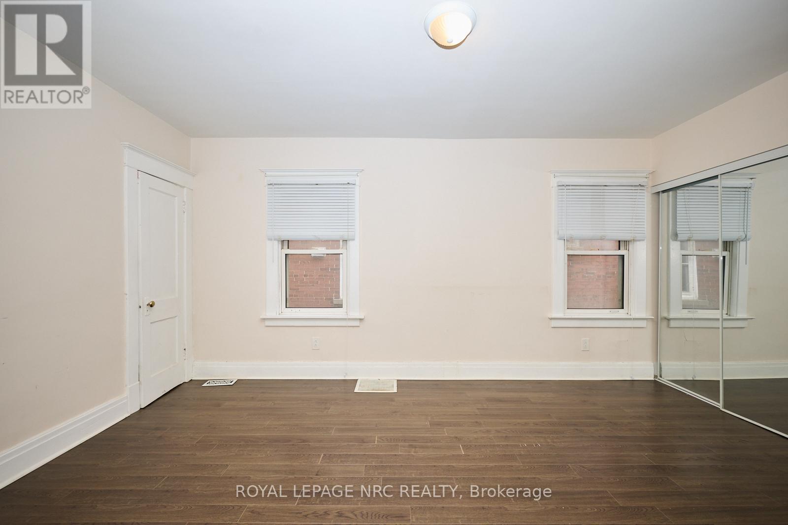 












11 BEECH STREET

,
St. Catharines (Downtown),




Ontario
L2R2B6

